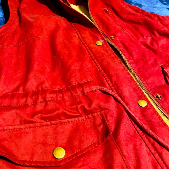 Love Free Vest - Picture 3 of 9